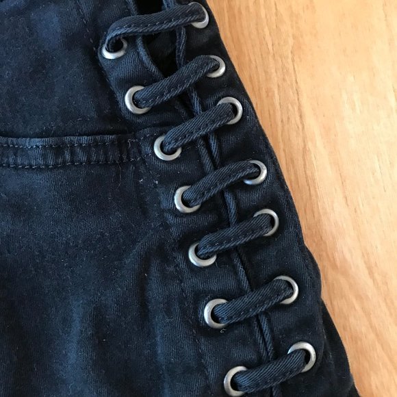 ⚡️SOLD⚡️ Guess Black Biker Short Shorts Hot Pants Size 24 - Picture 2 of 6